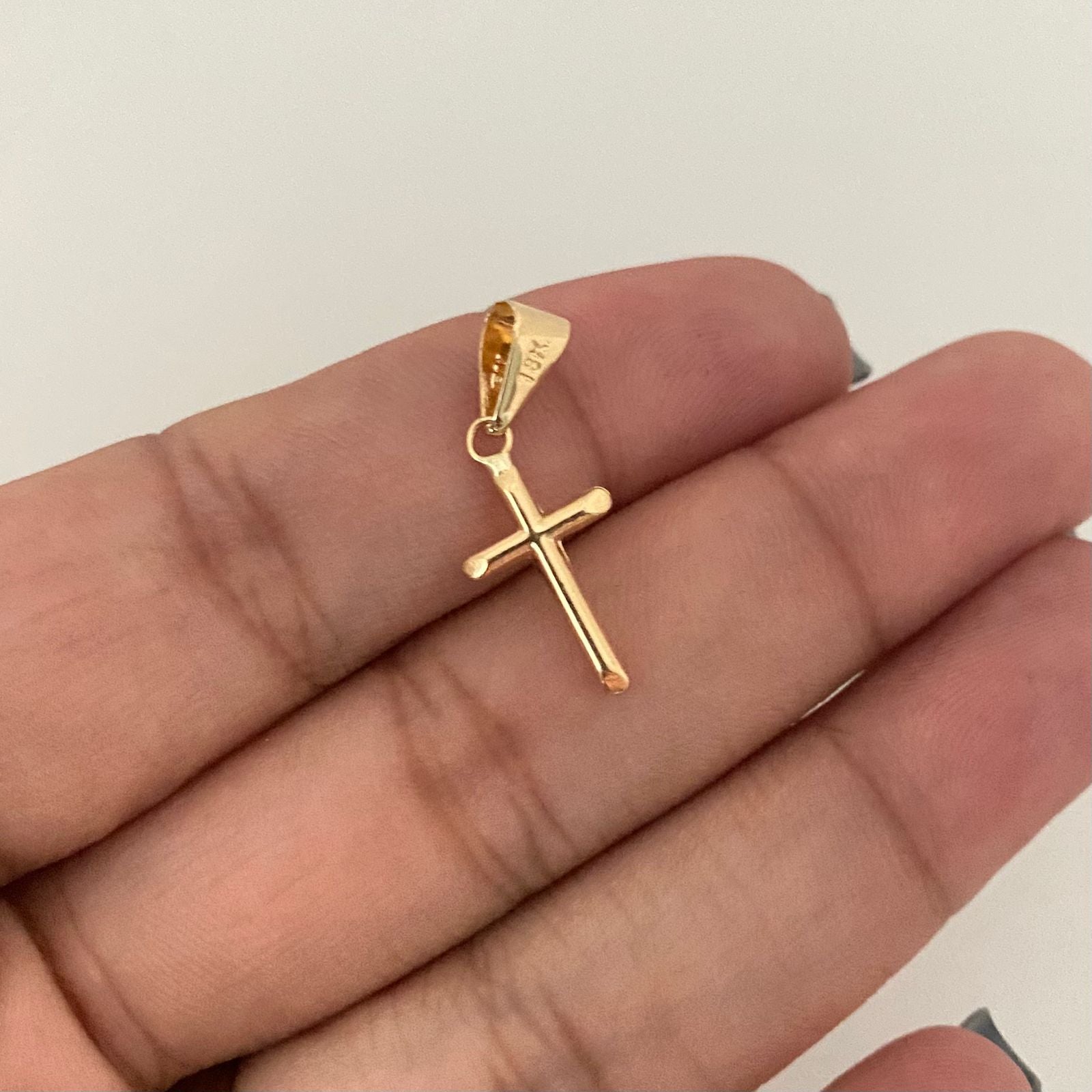 Dije cruz inflada lisa puntas biseladas Oro amarillo 18k 0,45 Gr / 2,5 Cm